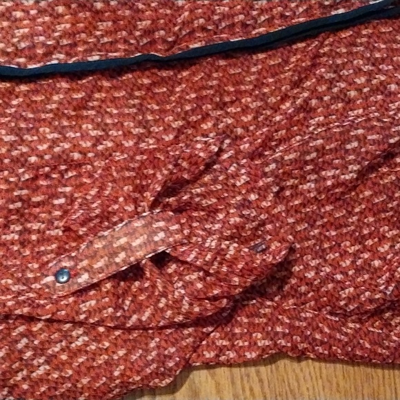 Women's Blouse - Picture 3 of 4